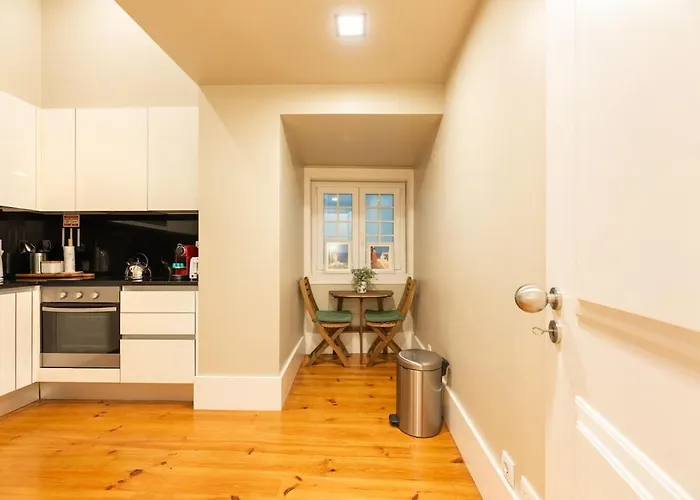 Bica Contemporary Historic 2 Bedroom * Lisboa