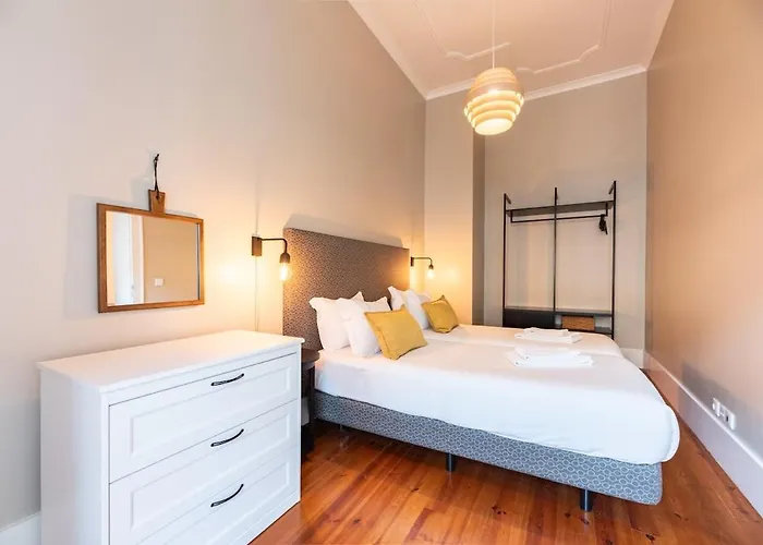 Bica Contemporary Historic 2 Bedroom Apartman