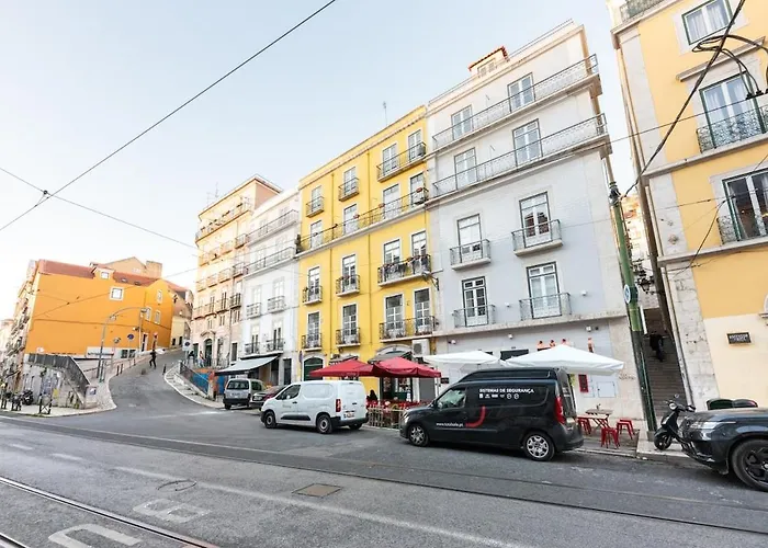 Bica Contemporary Historic 2 Bedroom Apartman