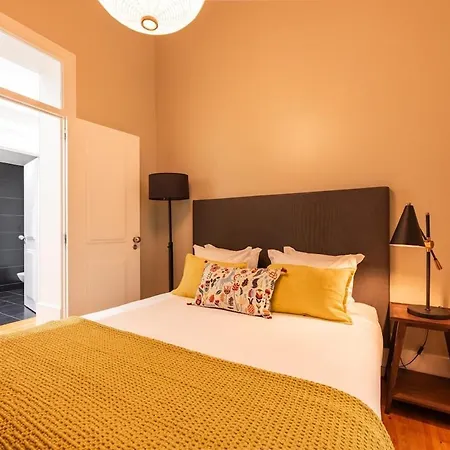 Bica Contemporary Historic 2 Bedroom Апартаменты *