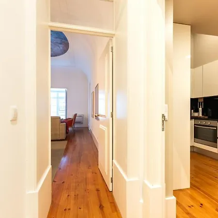Bica Contemporary Historic 2 Bedroom Apartment Lisbon